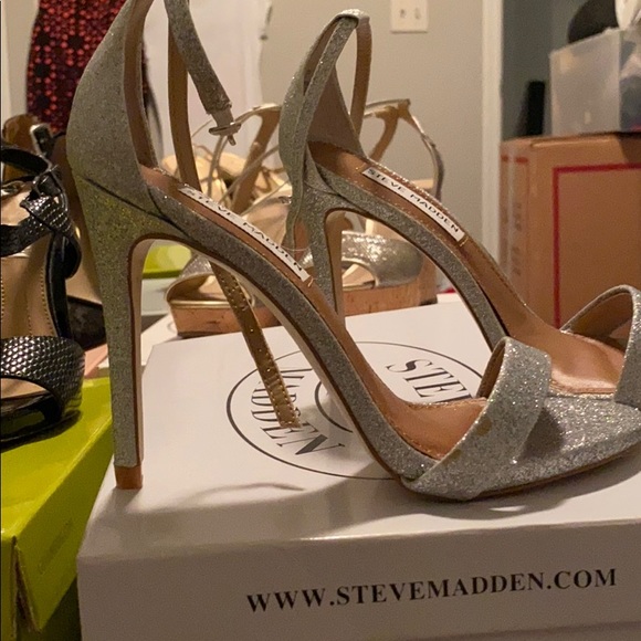 Steve Madden Stecy Silver Glitter 5.0 used once . - Picture 2 of 3
